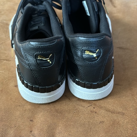 Puma black leather shoes women’s  size 11 - Picture 3 of 4